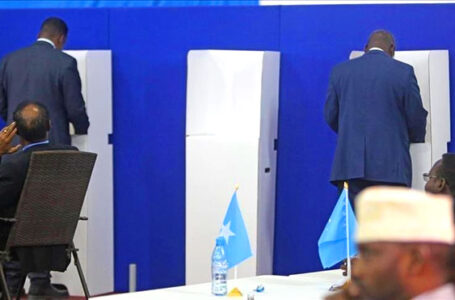 الاستحقاق الانتخابي في الصومال: التحالفات والتكتلات وأثرها على حسم السباق الرئاسي