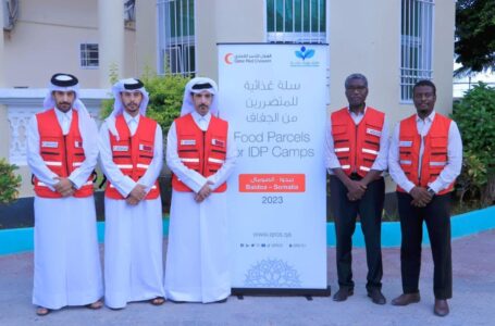 بيدوة .. السفير القطري يدشن مشروع توزيع سلة غذائية للمتضررين بالجفاف
