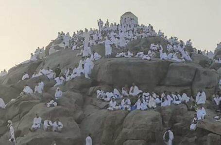 حجاج بيت الله الحرام يفدون إلى عرصات عرفات