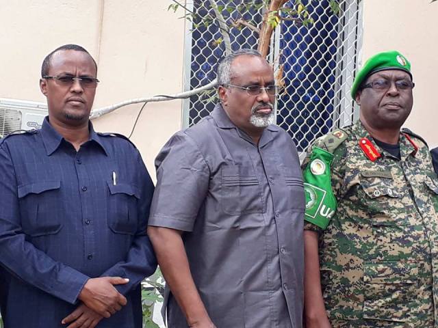 Sawirro: Madaxweynaha Hirshabelle Oo la kulmay Taliyaha Guud Ee AMISOM.