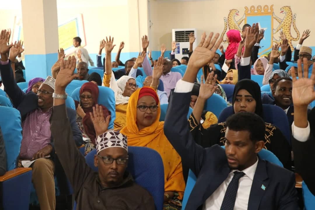 Sooyaalka Khilaafka siyaasadeed ee Laamaha Fuinta iyo xeerdejinta Soomaaliya