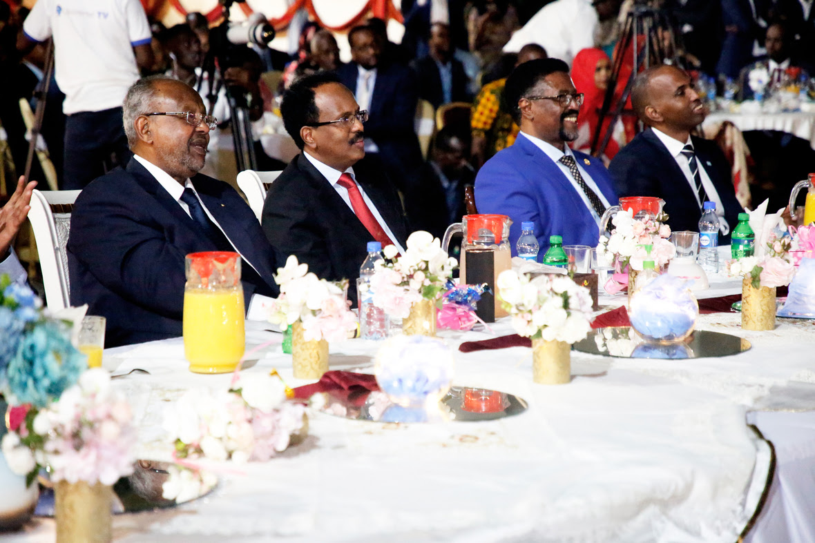 Madaxweyne Farmaajo oo Villa Soomaaliya xalay casho sharaf ugu sameeyay Madaxweynaha Jabuuti iyo wafdigiisa