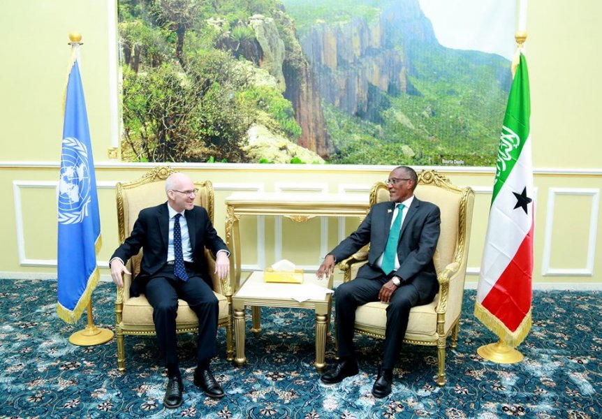 Nuxurka Kulanka  Muuse Biix iyo Ambassado James Swan.