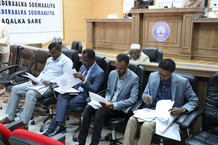 Aqalka Sare oo ansixiyay Shariciga wax ka badalka Xeerka Saxaafada.