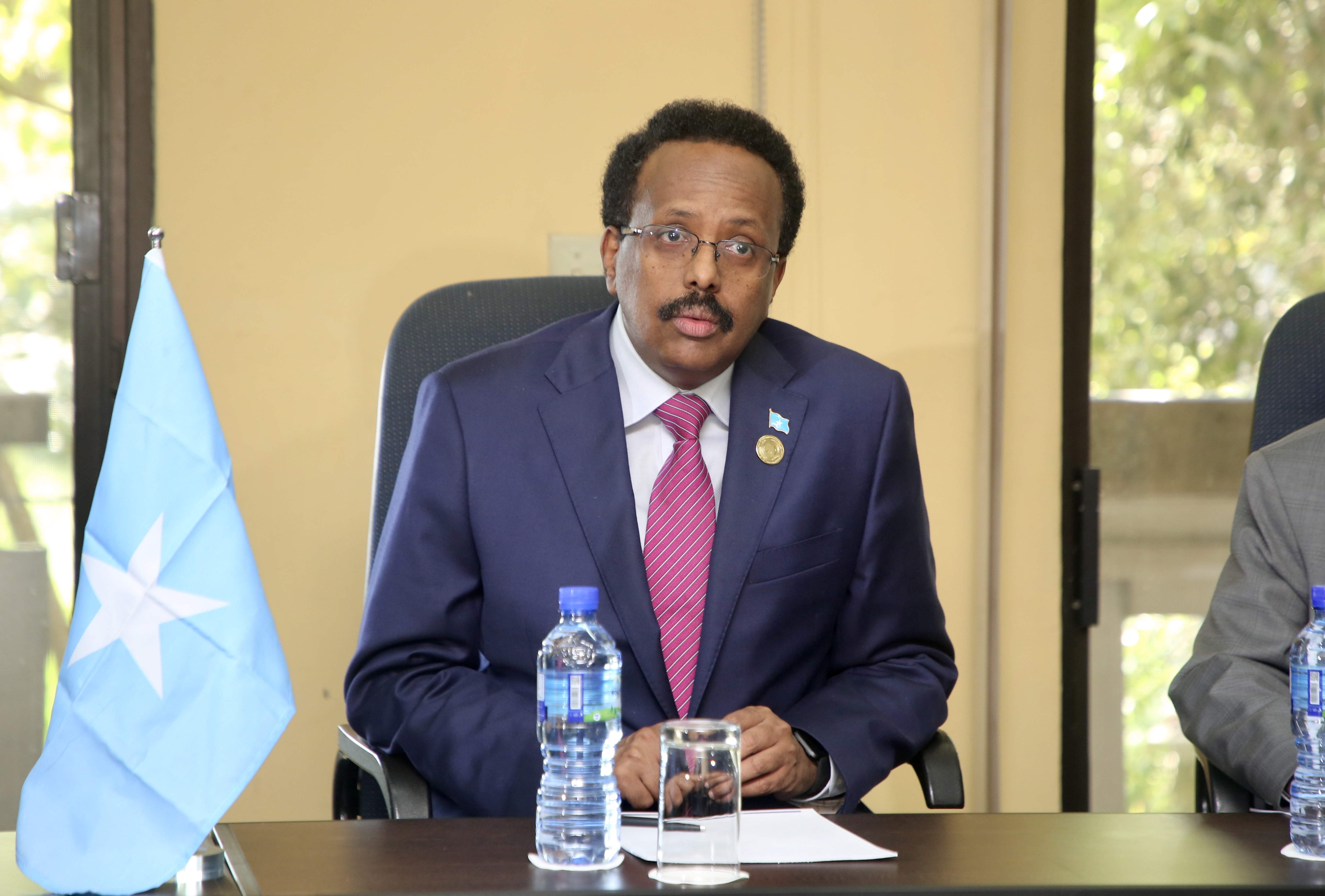 Madaxweyne Farmaajo oo Saxiixay Xeerka Warbaahinta oo agyiil muddo 8 bil ah!