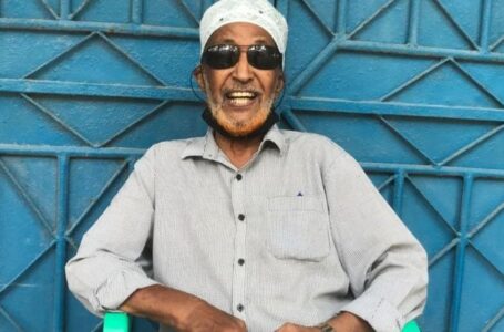 Jaamac Qaalib: Isagoo aan dugsi Quraan, iskuul iyo jaamacad dhigan ayuu noqday bare jaamcadeed