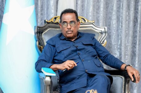 Wasiirka Arrimaha Gudaha XFS oo si adag uga hadlay dagaalka ka dhacay Dhahar