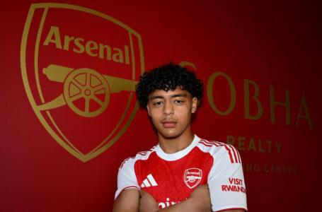 Maalik Xaashi oo noqday ciyaaryahankii ugu horreeyay ee Soomaali ah oo ku biiray Kooxda Arsenal