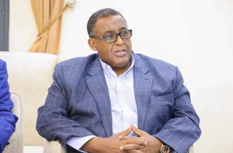 Cumar Cabdirashiid “Gaalkacyo ma’ahan Calmiskaad”
