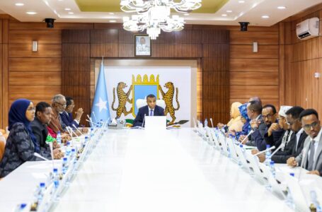 Ra’iisul wasaare Xamse oo guddoomiyay kulan looga hadlay xaaladda Binu aadanimo ee dalka