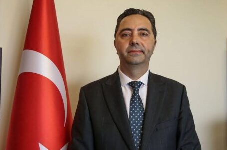 Waa kuma Danjiraha Cusub ee Turkiga ee xilka kala wareegaya Alper Aktaş?