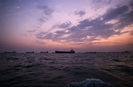 Iiraan oo sheegtay in ay burburisay Maraakiib uu leeyahay Maraykanka